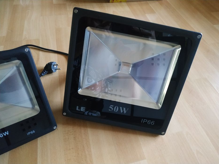 Kolorowa lampa LED RGB zewnętrzna 30W i 50W
