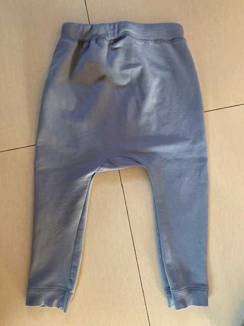 Niebieskie spodnie dresowe chłopięce Zara rozmiar 110