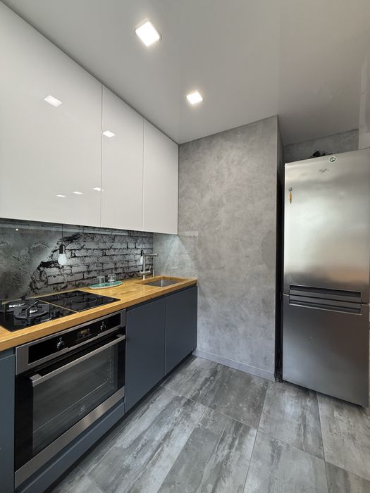 Продам люкс 3к 88м2 центр міста Срарокозацька