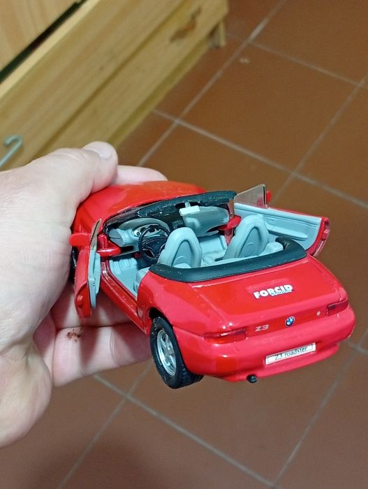 BMW Z3 descapotável em miniatura