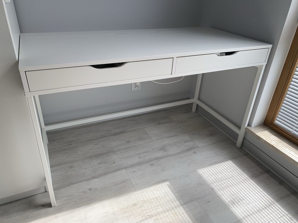 Białe biurko Alex Ikea 132 cm x 60 cm x 76,5 cm
