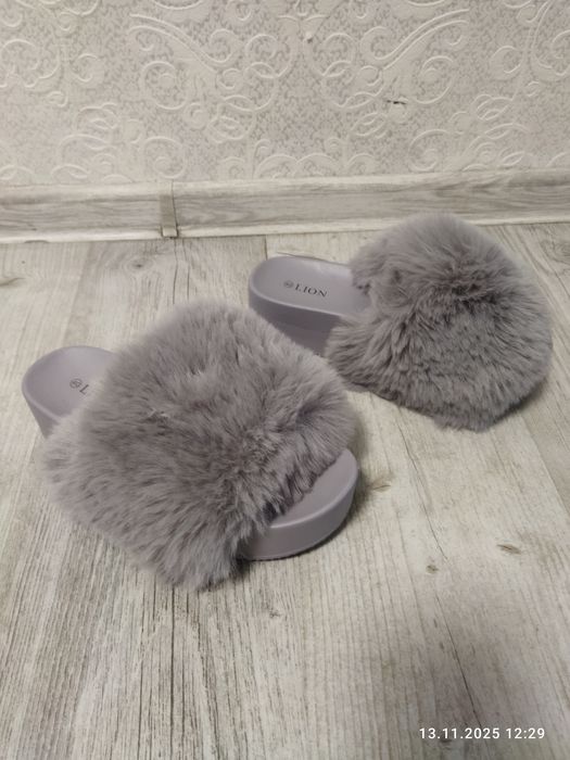 Нові Шльопанці з хутром на платформі 40 уст 25.5