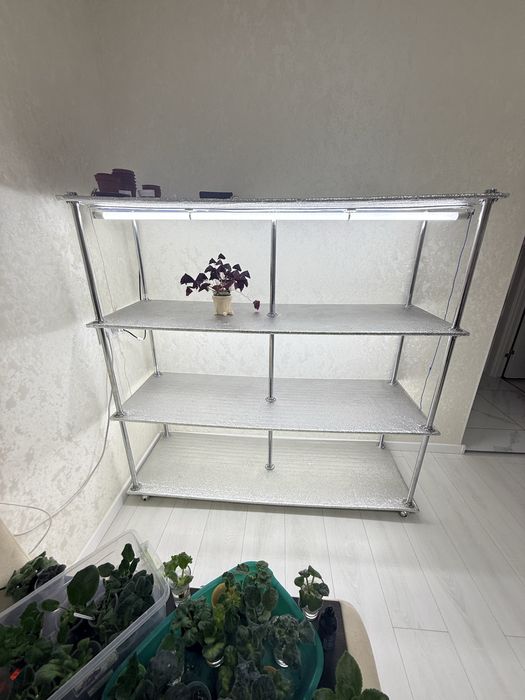 Стелаж для квітів з підсвіткою