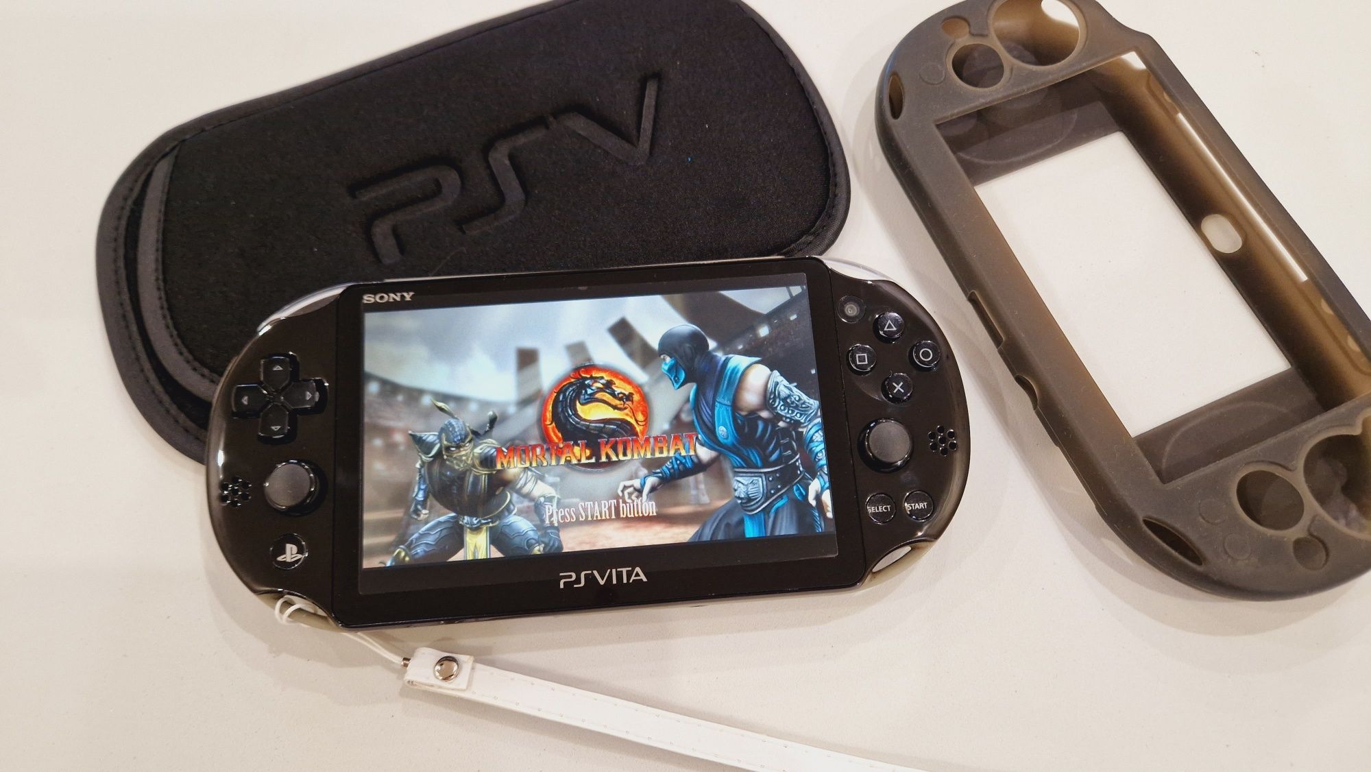 Sony Ps Vita Slim 64гиг с играми 67шт + 2 чехла!
