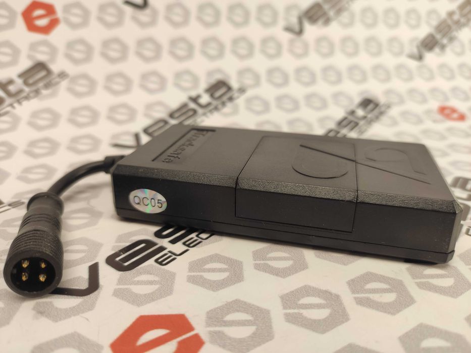 автомобільний gps трекер vesta 04LSX