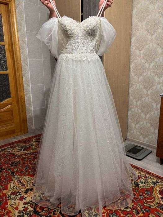 Весільна сукня невживана