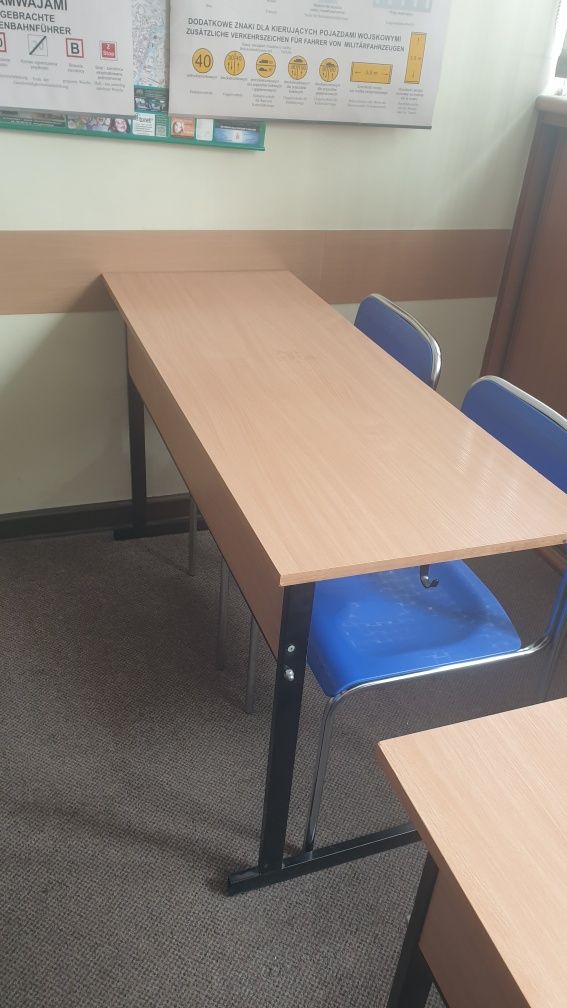 Krzesła Cortina chromowane nogi