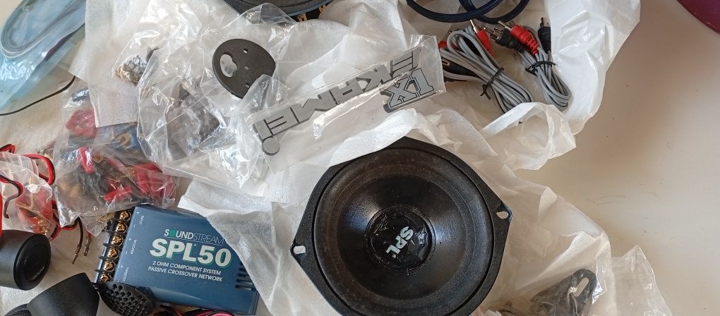Colunas de som para carro com tudo de boa marca