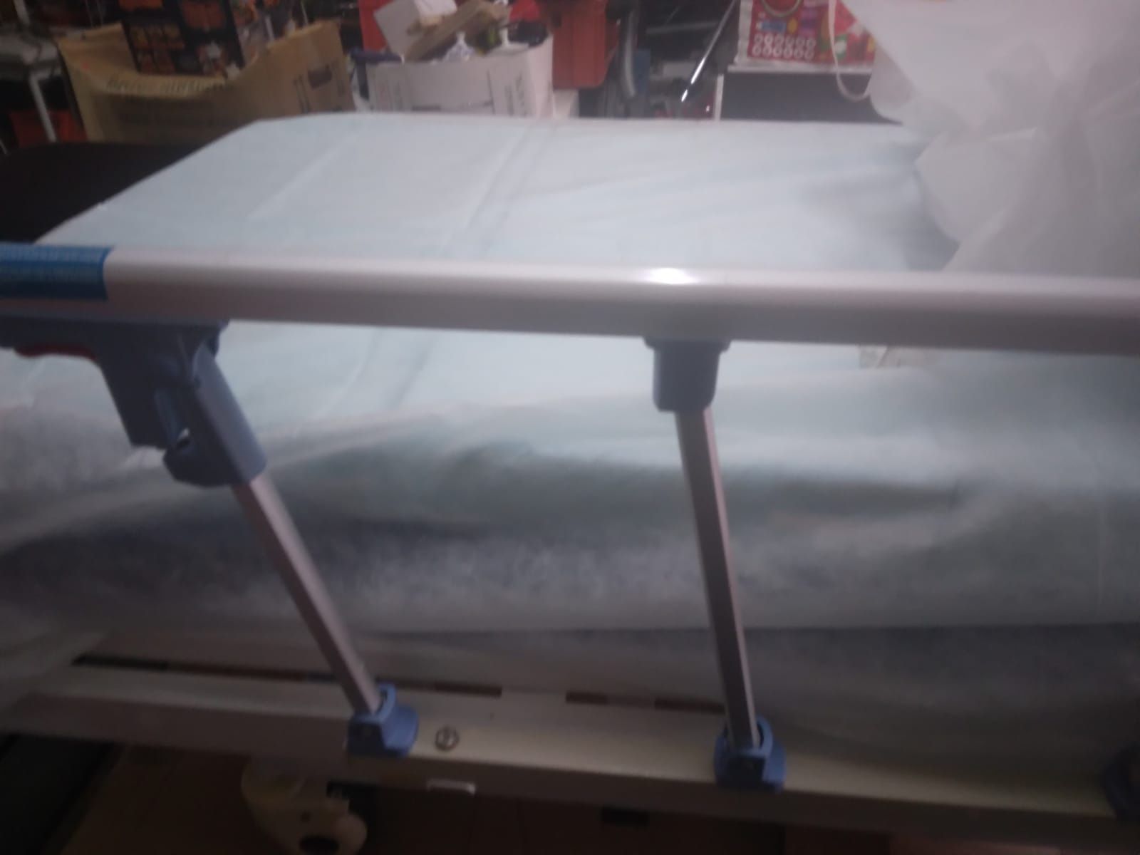 Łóżko szpitalne z materacem