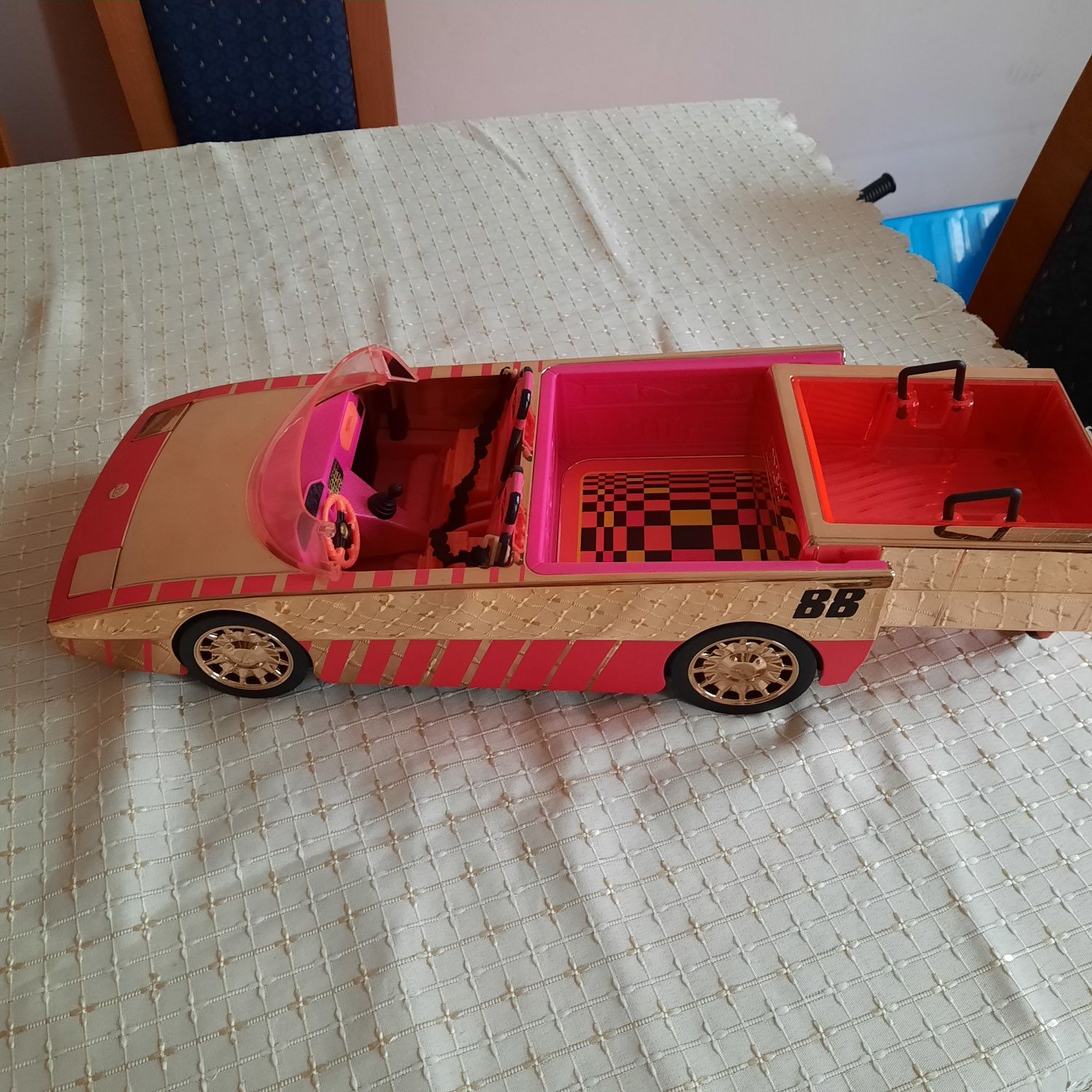 Różowe autko dla dziecka