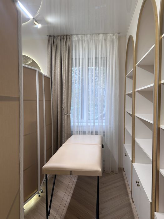 Оренда для майстра лешмейкера або майстра перманентного макіяжу.