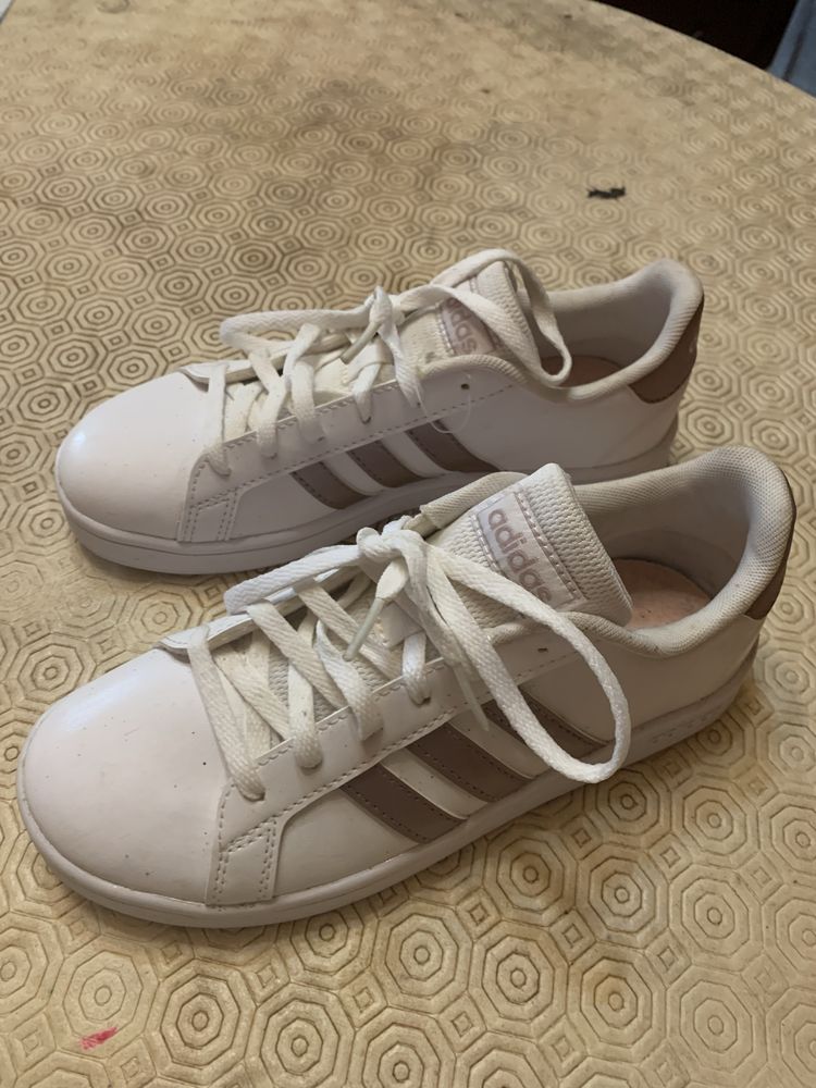 Sapatilhas Adidas novas [34]