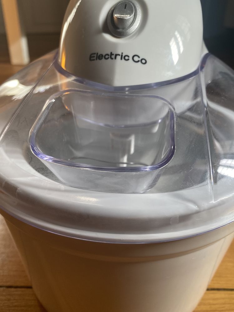 Máquina de fazer gelados Electric Co como nova