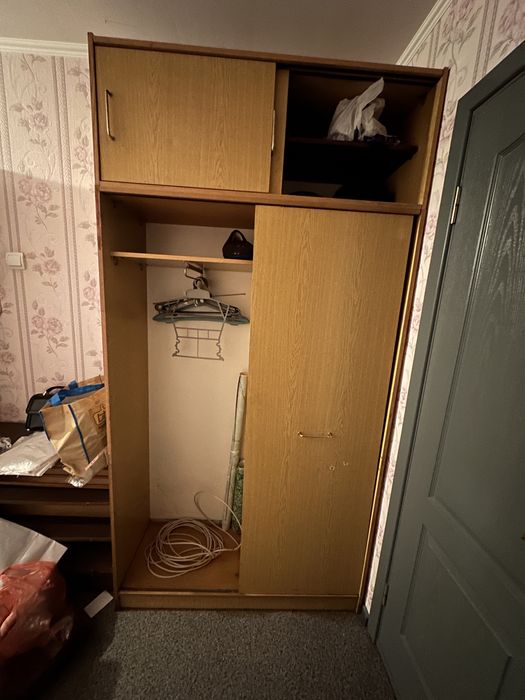 Гардеробна шафа для одягу