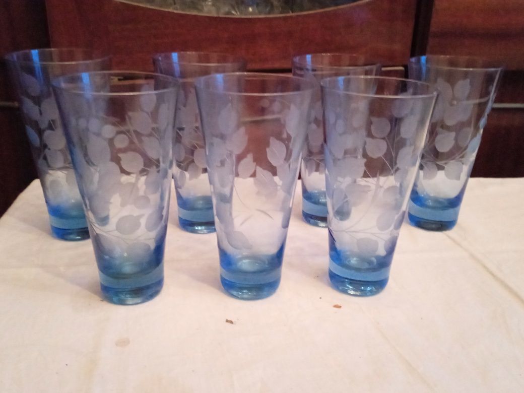 Продам тарелки,фужеры,блюдо для торта,шампура.