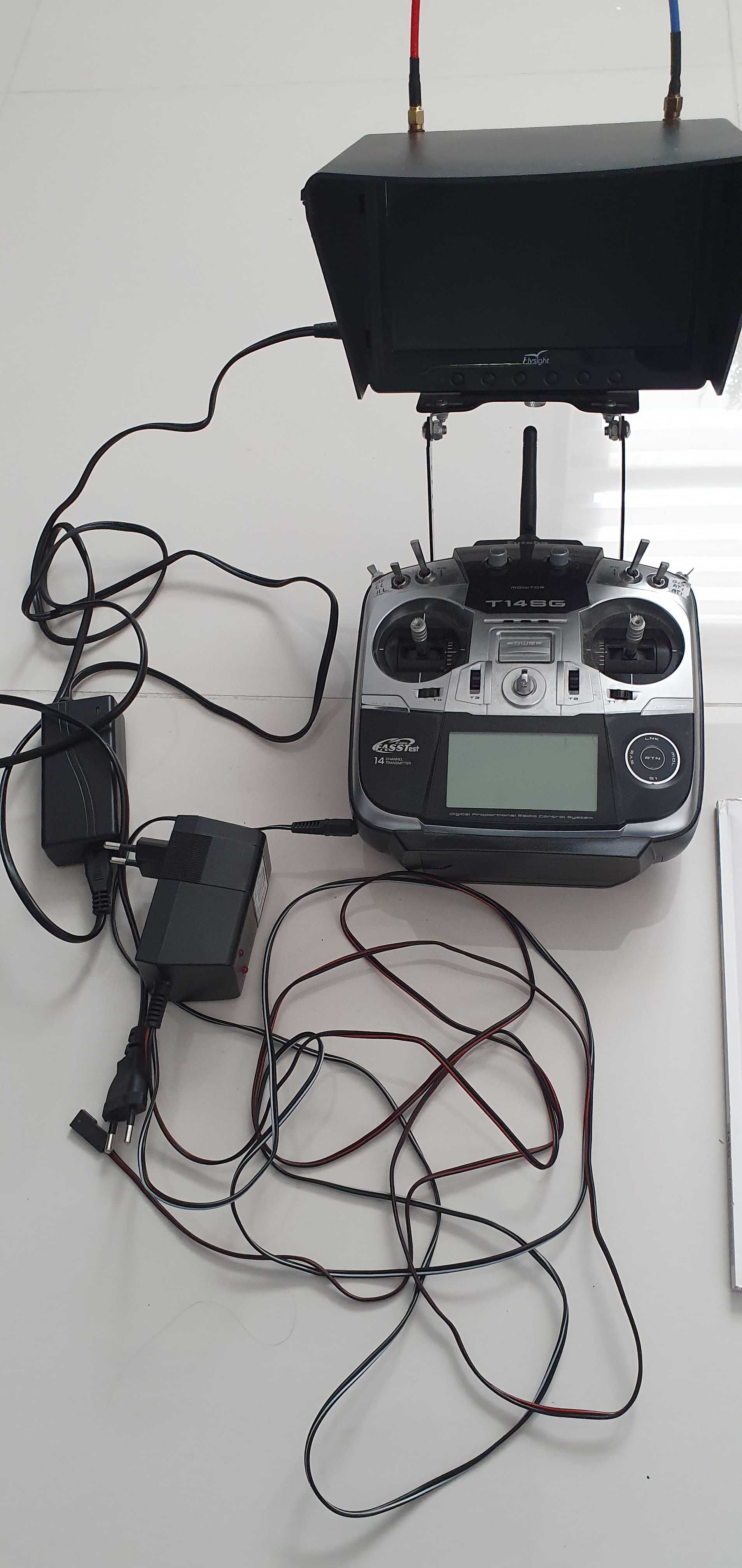 Duży Dron z Radiem , kamerą GoPro, stabilizator