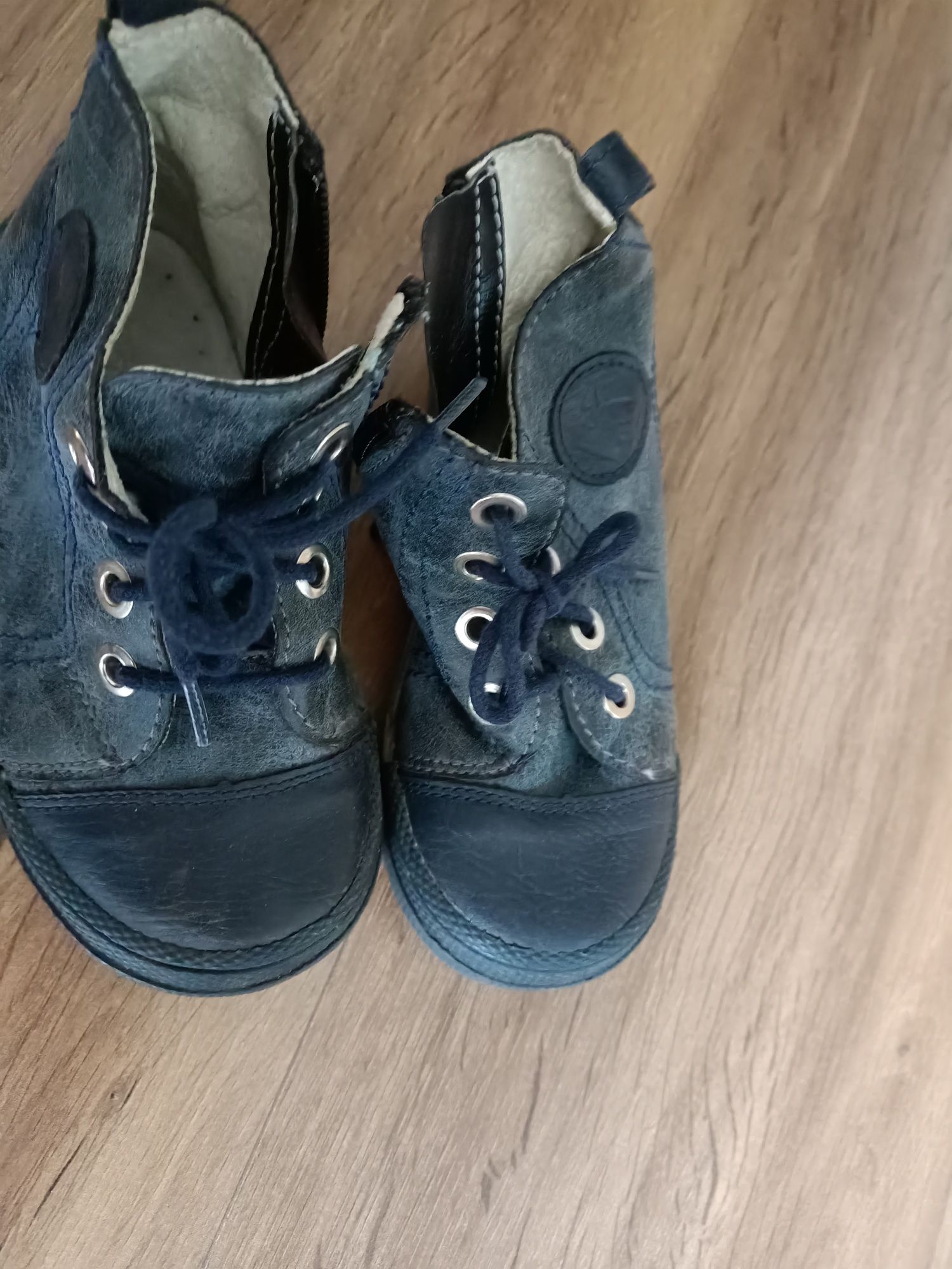 Buty eleganckie 24