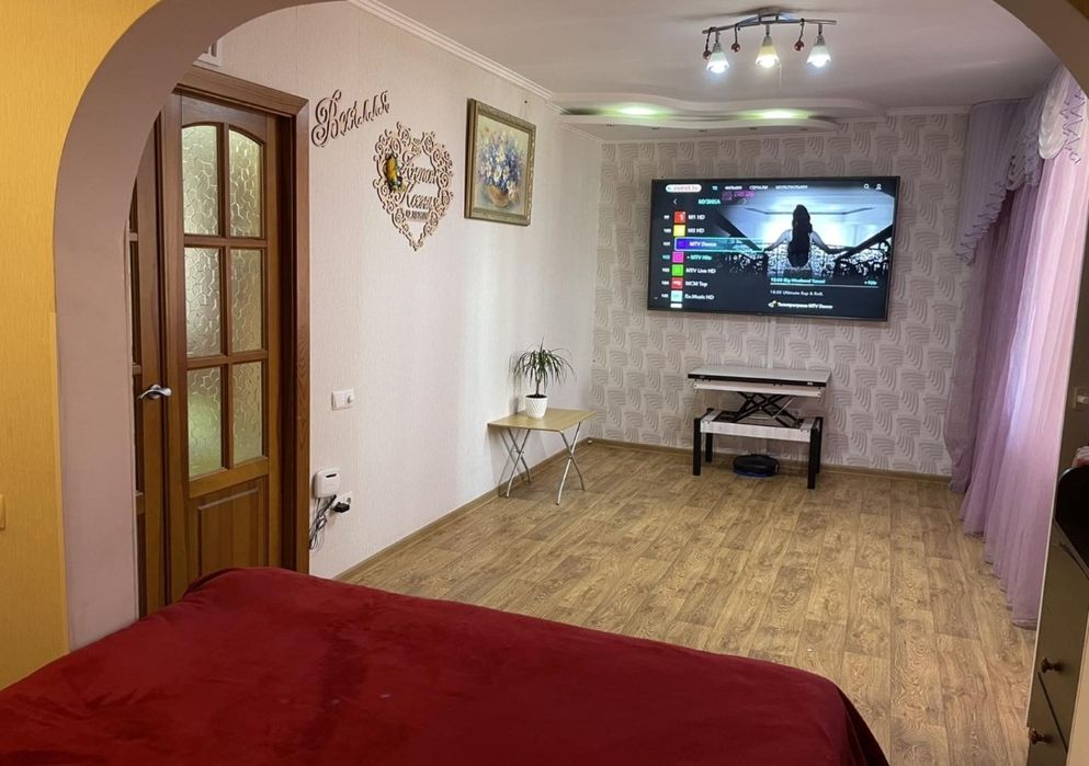 Оренда однокімнатної квартири у Комунарському р-ні (Водограйна 8)