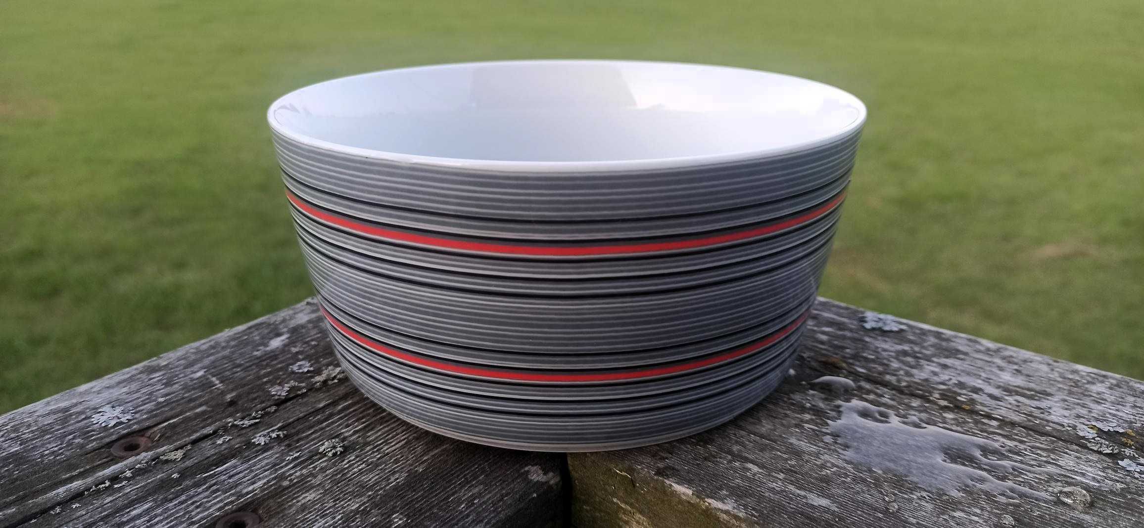 Miska porcelanowa z eleganckim wzorem średnica 17cm