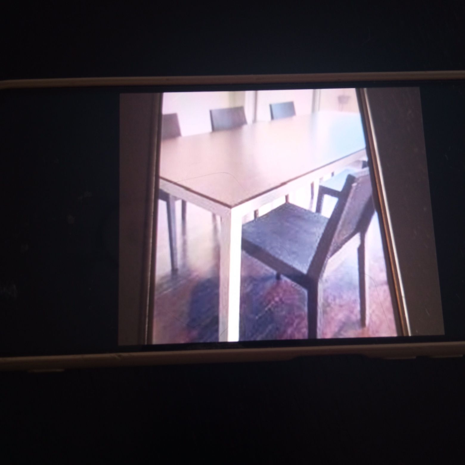Vendo mesa e seis cadeiras. 250€