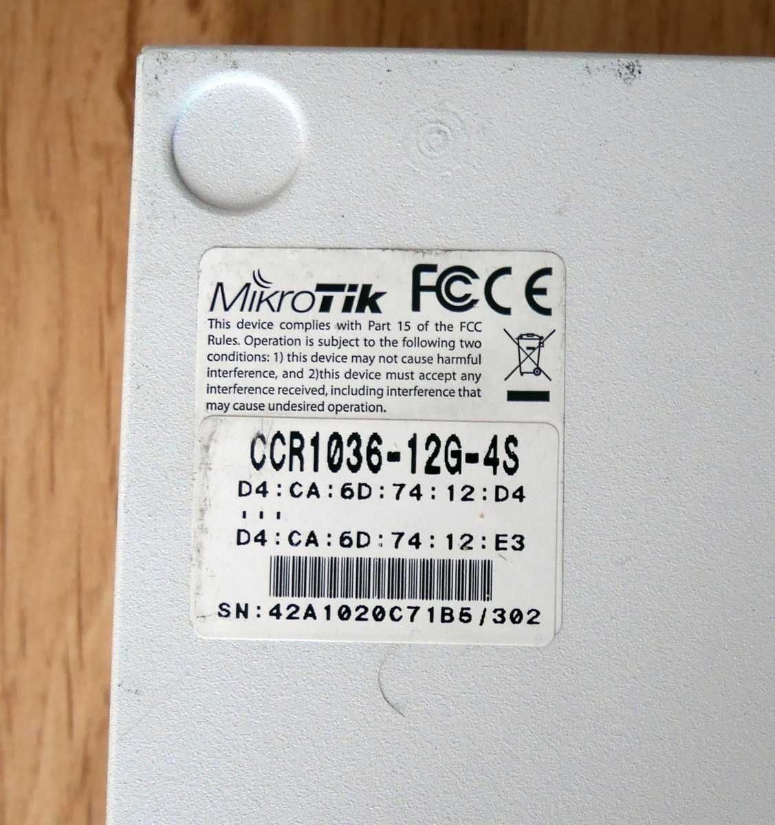 Router MikroTik CCR1036-12G-4S