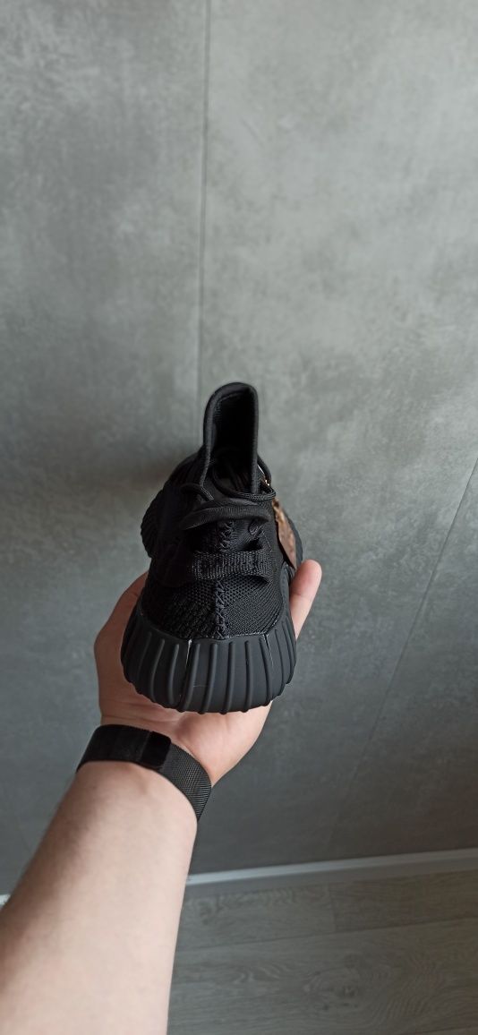 Кросівки Adidas Yeezy Boost 350 Black