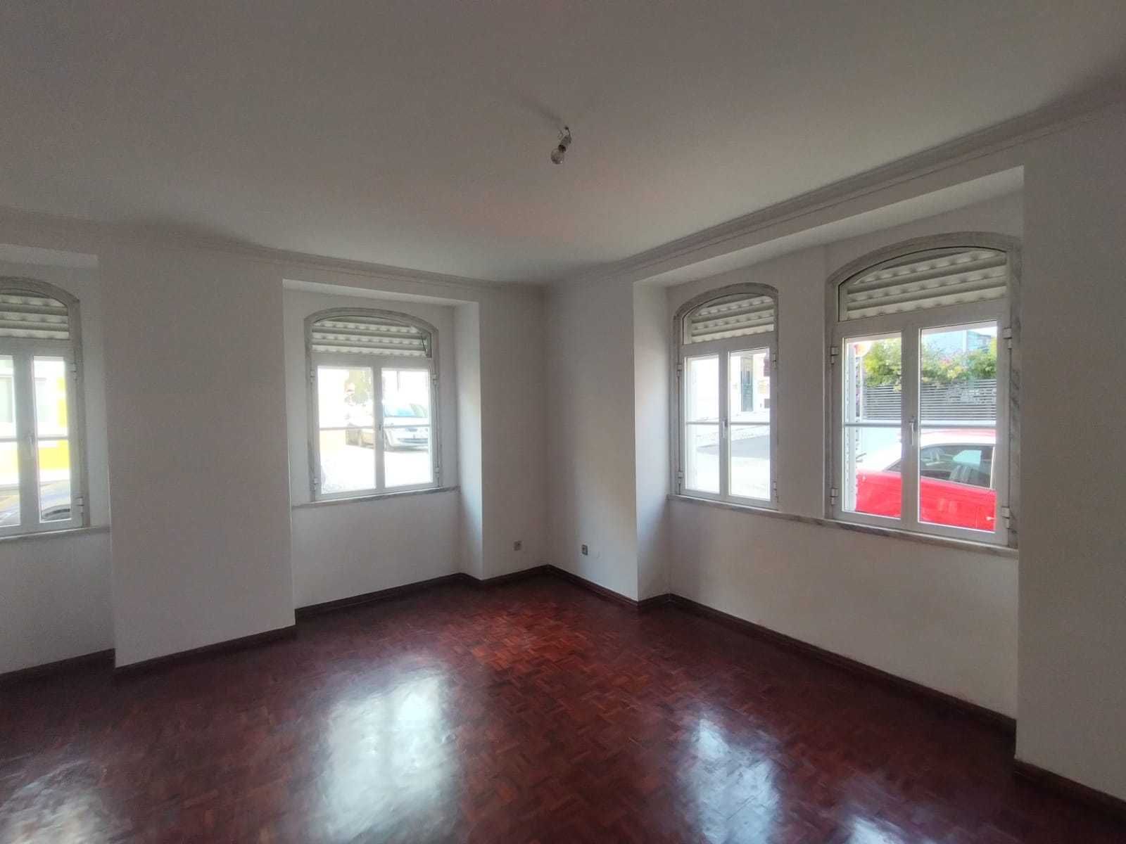 Apartamento T2+1 de 2 pisos e 109 m² à venda no Bairro do Arco do Cego