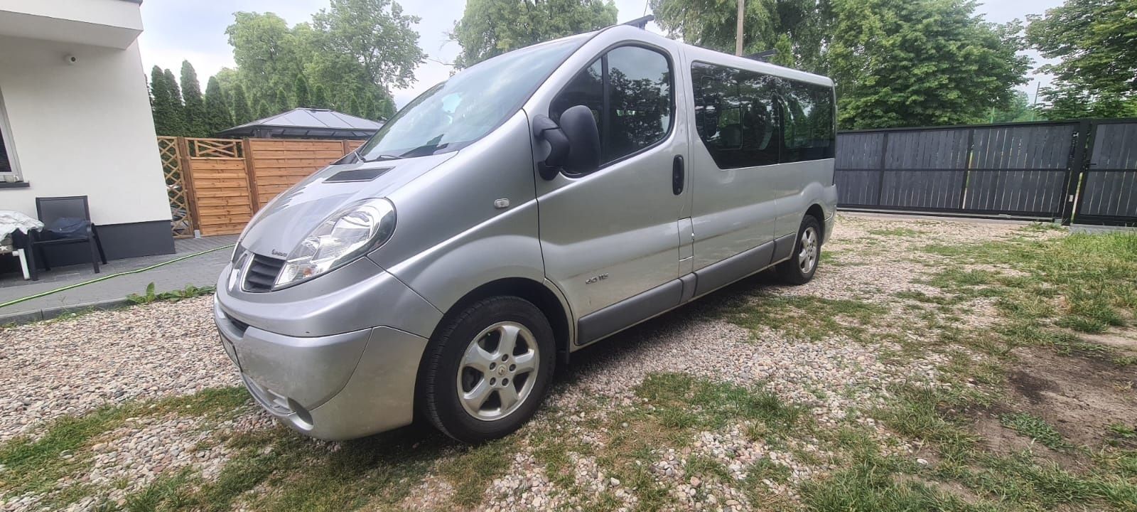 Renault Trafic 9 osobowy