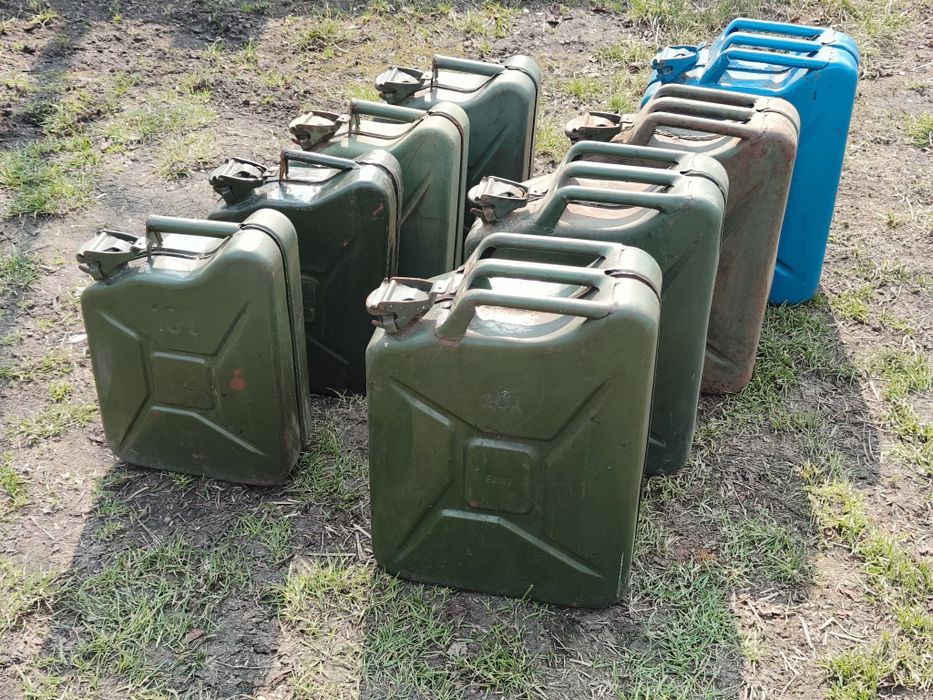 Stary Kanister Metalowy 20l Kanistry Metalowe 10l Na Paliwo Zestaw PRL