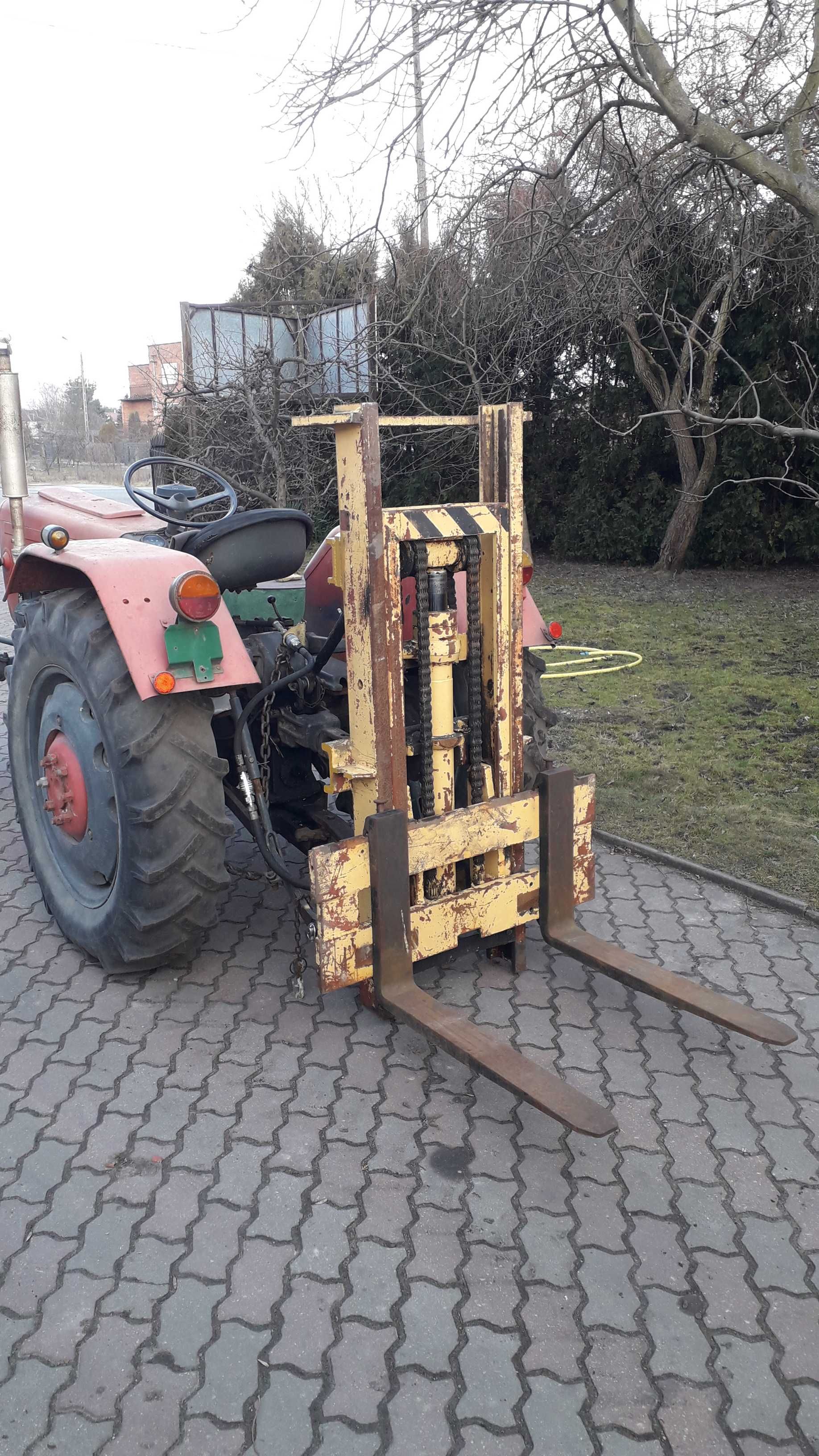 lekki maszt podnosnik do ciagnika rolniczego widlak na ciagnik C33 T25