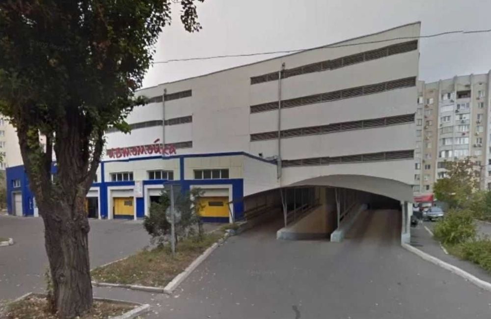 Паркомісце в 5-поверховому паркінгу