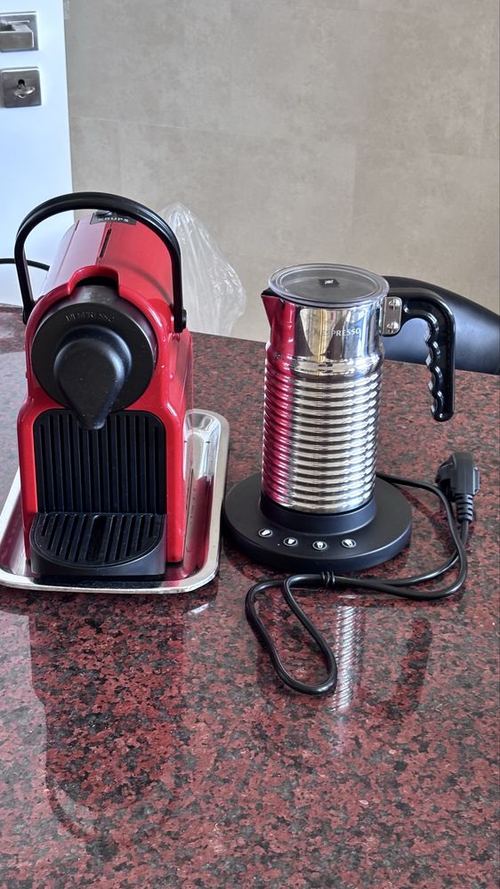 Máquina de Café Krups Nespresso Vermelho