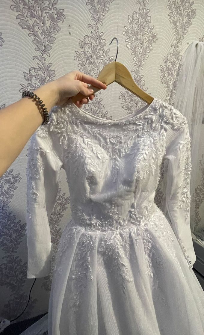 Продам весільну сукню
