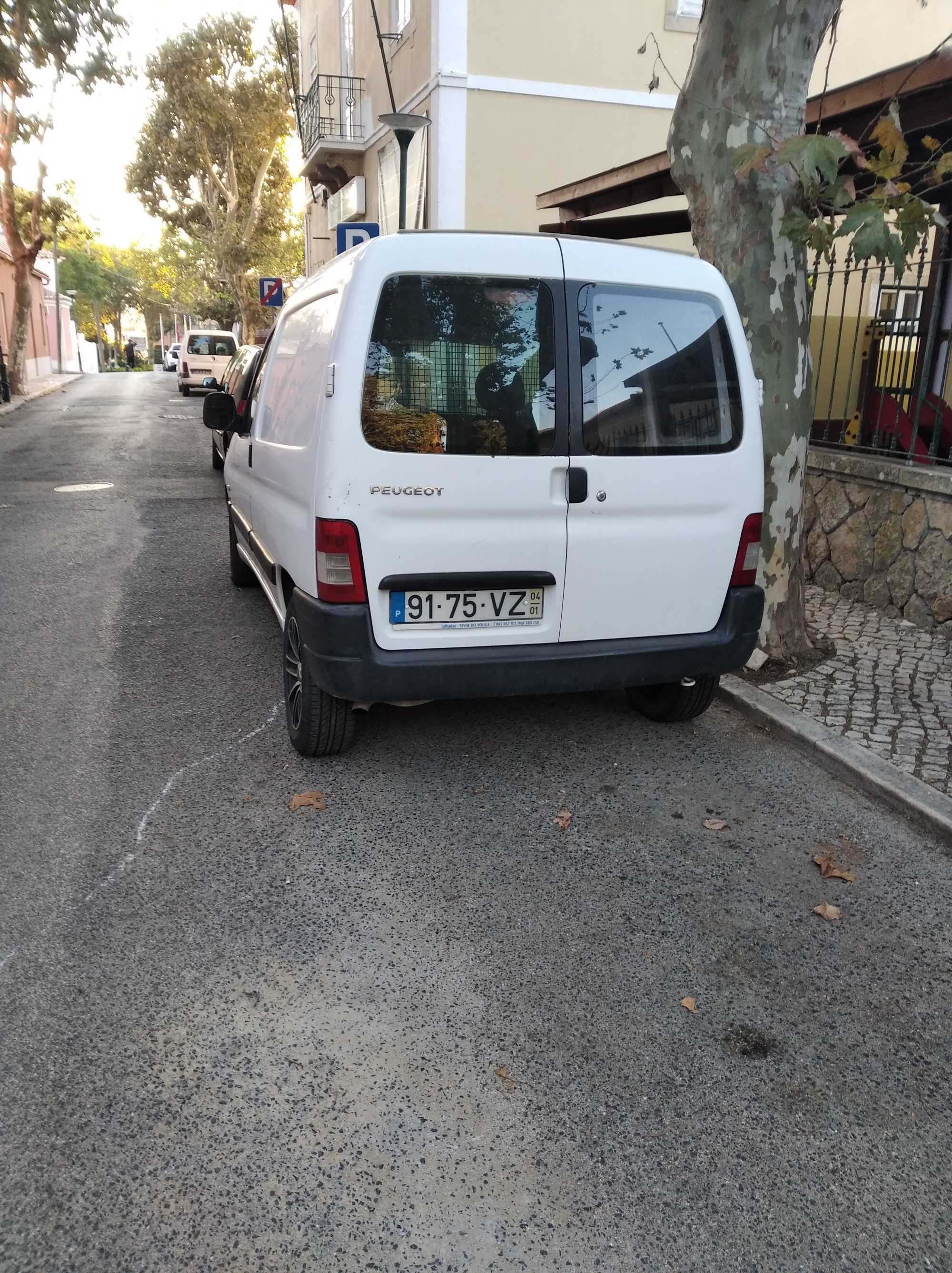 Vende-se Carrinha Peugeot Partner 2.0 HDI, usada.