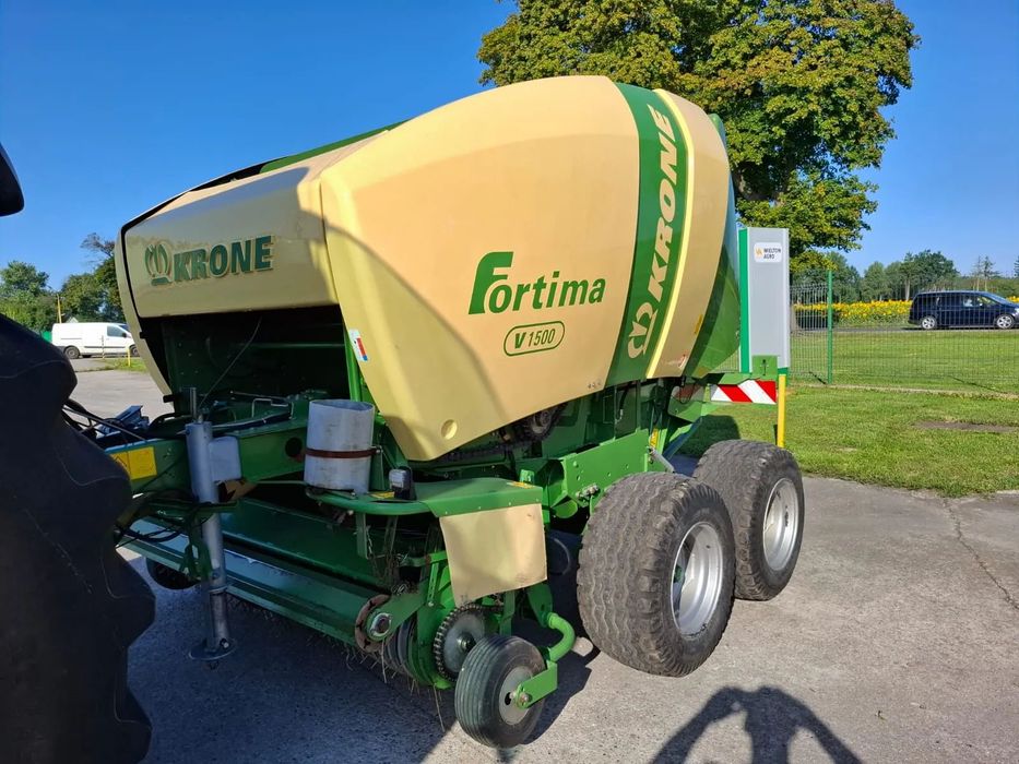 Krone Fortima V1500  Prasa Krone Fortima V1500 2013, po wymianie elementów (koła, łańcuchy)