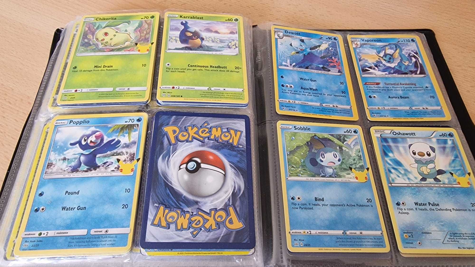 Album z kartami POKEMON ok więcej niż 120 sztuk.