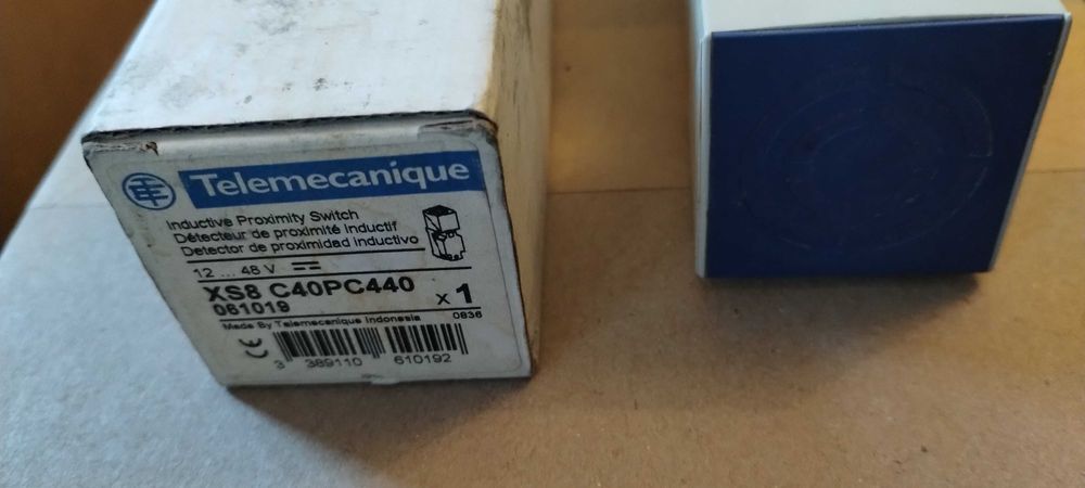 XS8C40PC440
czujnik indukcyjny XS8 C40PC440