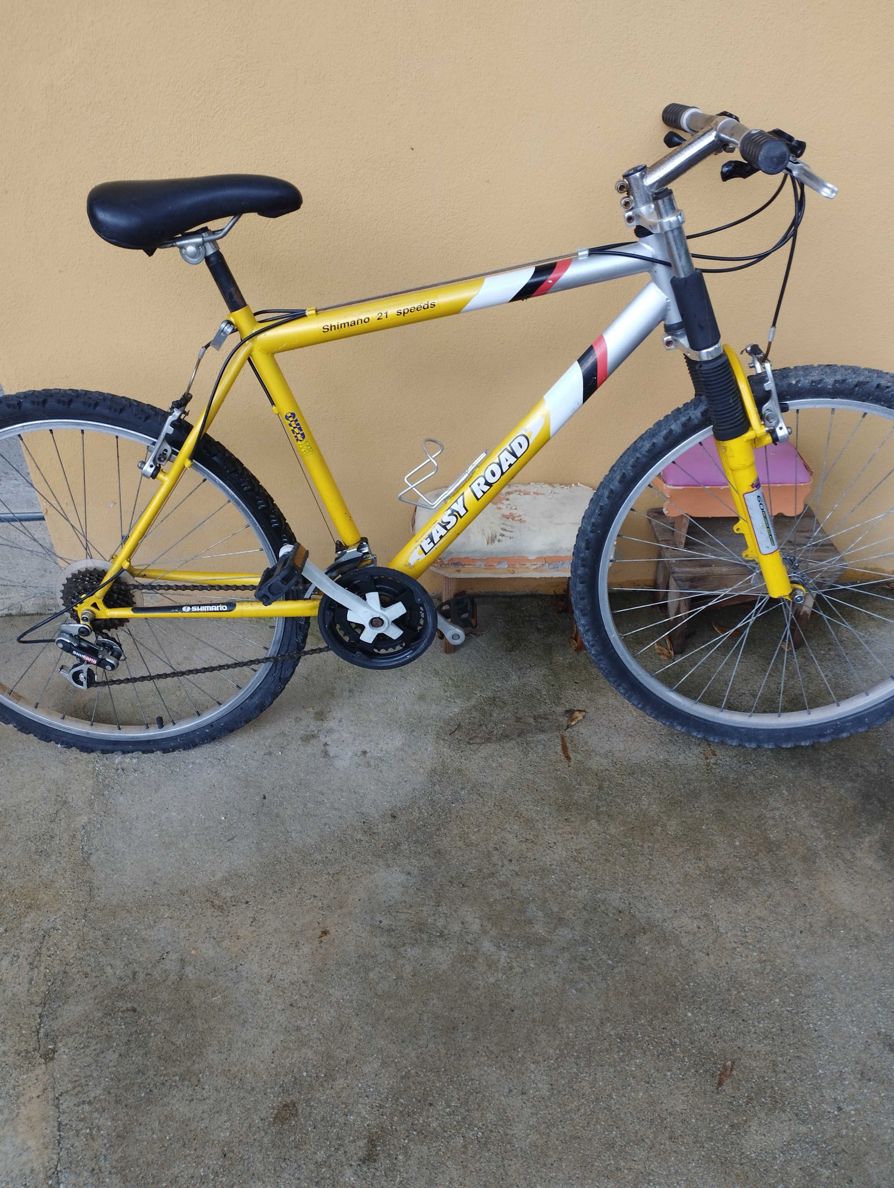 Vendo Bicicleta roda 21 em bom estado ,