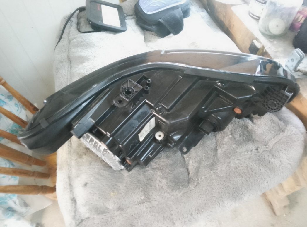 Lampa przednia Jeep Cherokee 2021