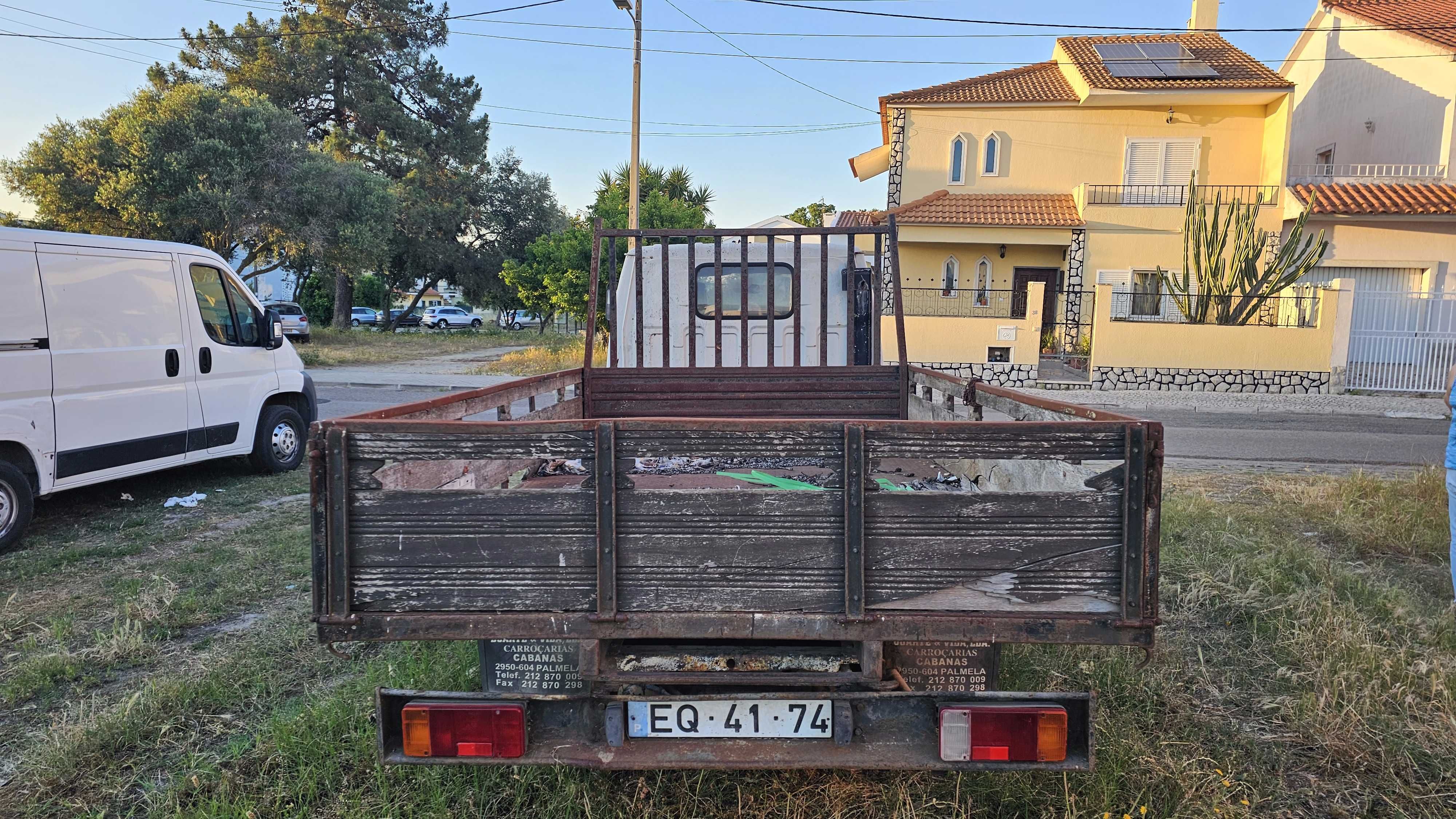 Velhinha Mas Valente! Isuzu NKR a Bombar