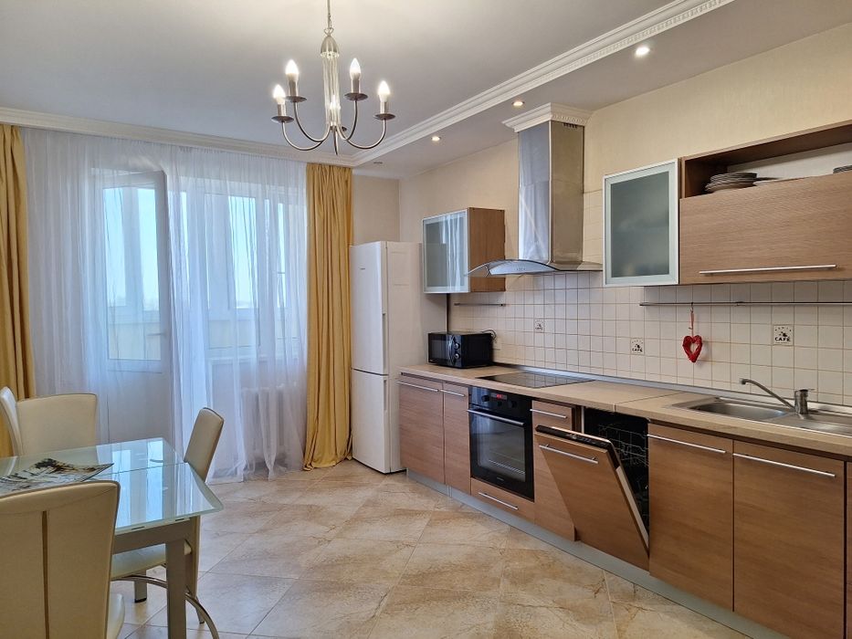 3-кімнатна 108 м УКОМПЛЕКТОВАНА меблями та технікою на К.шляху 1Д