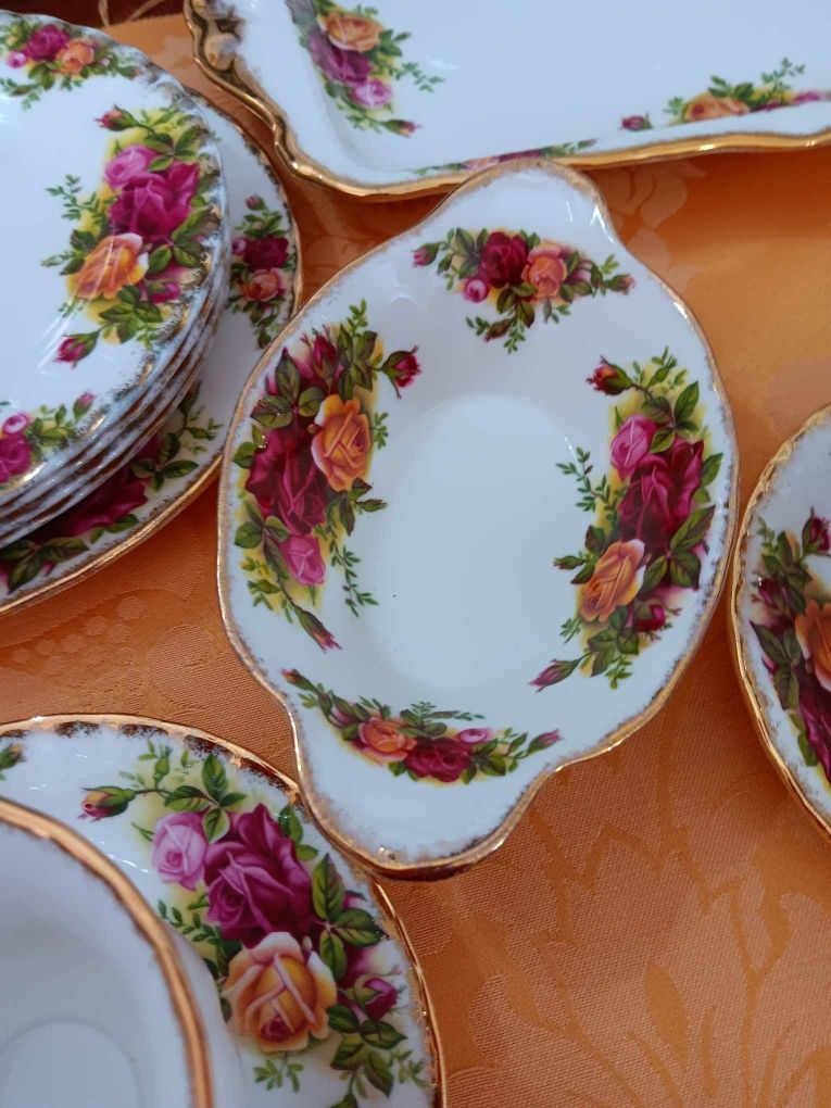RED ROSES Algumas peças  para completar serviços Vintage