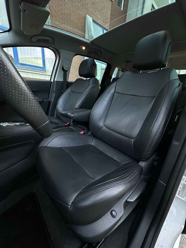 Peugeot 5008 1.6T Benzyna 2012r Bezwypadkowy Full Opcja 7-Osobowy
