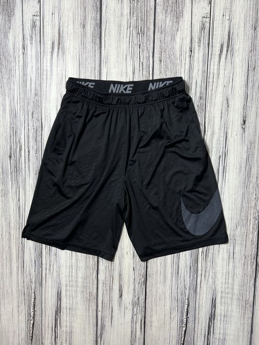 Nike Шорты оригинал чёрные L размер