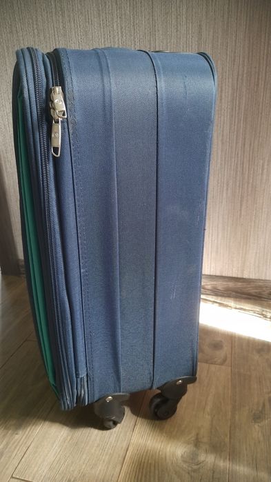 Валіза на колесах. Чемодан на колесах