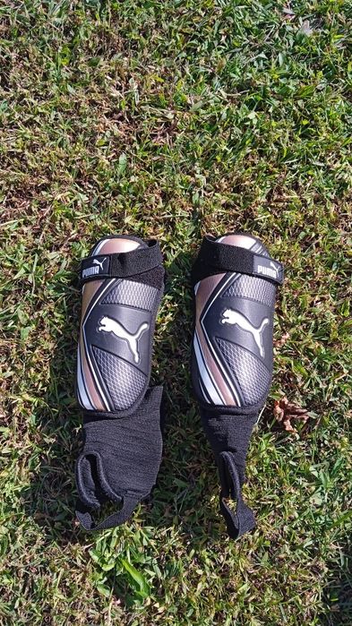 Chuteiras Puma + caneleiras