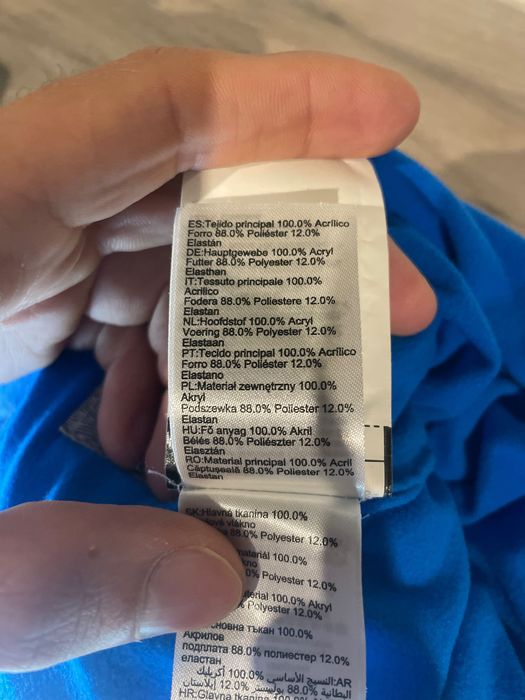 Niebieska czapka zimowa z pomponem Wed'ze – miękka, ciepła, jak nowa