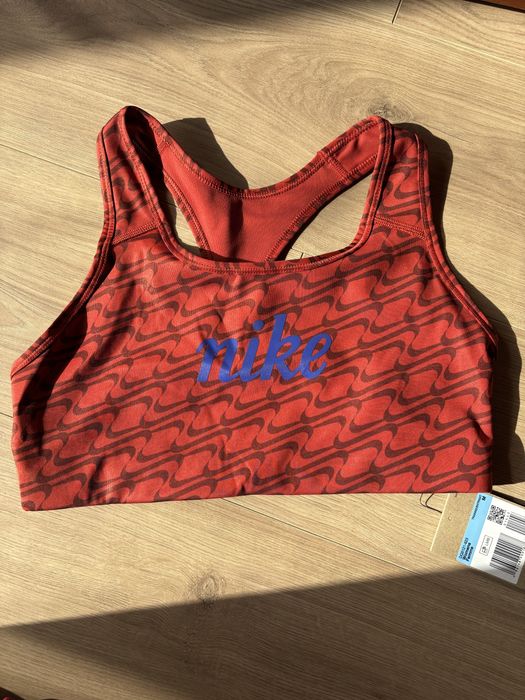 Спортивные топы