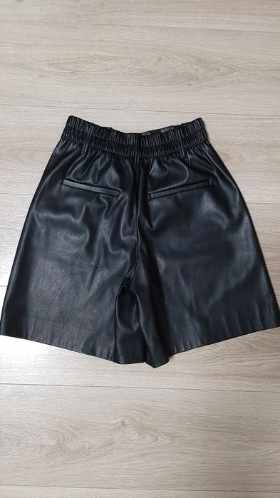 Шорти бермуди шкіряні Bershka S