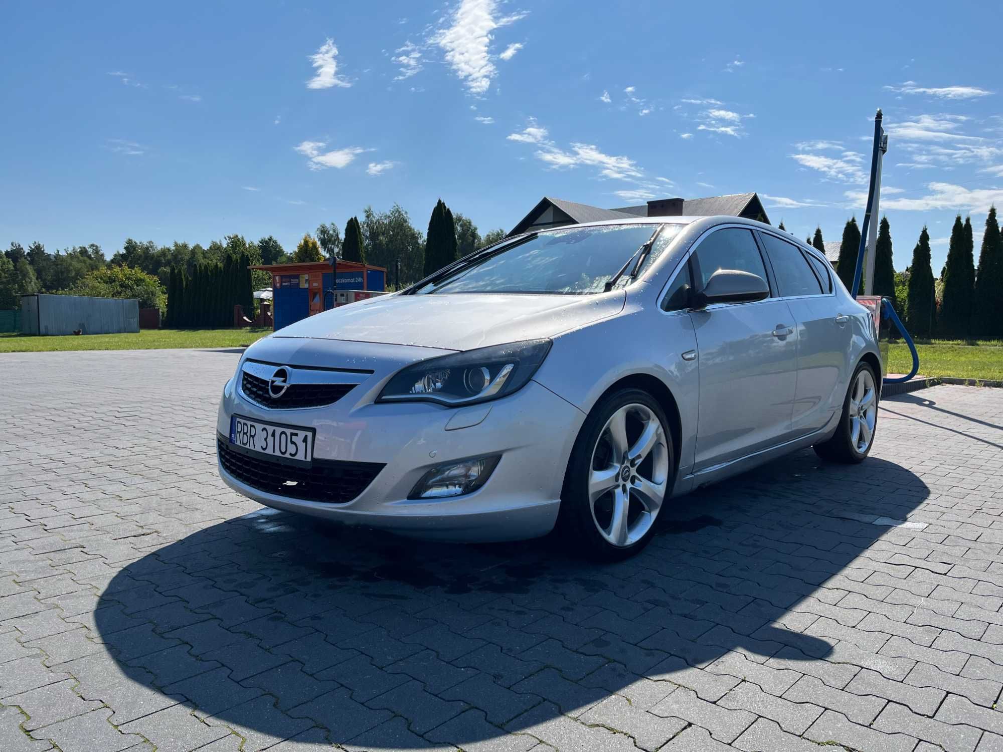 Opel Astra J 2010